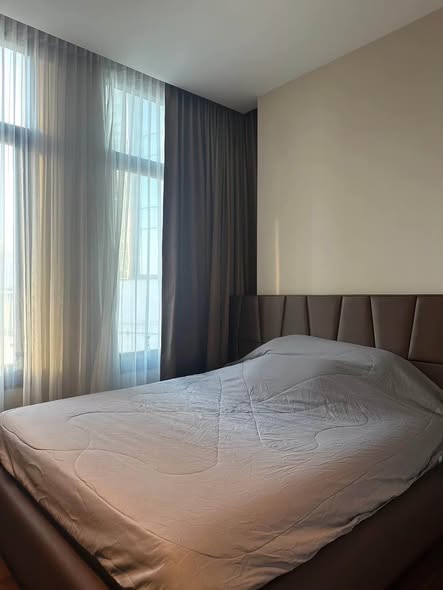 bedroom of The Diplomat 39