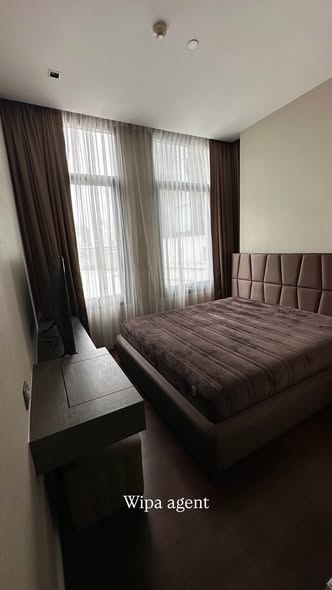 bedroom of The Diplomat 39