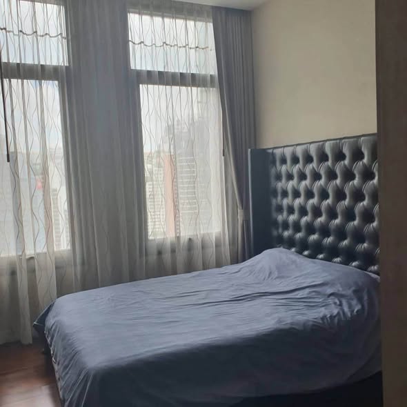 bedroom of The Diplomat 39