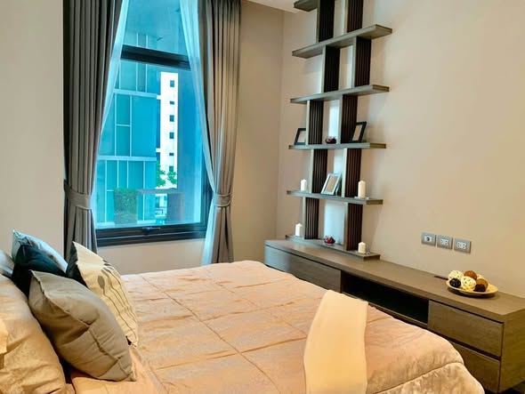 bedroom of The Diplomat 39