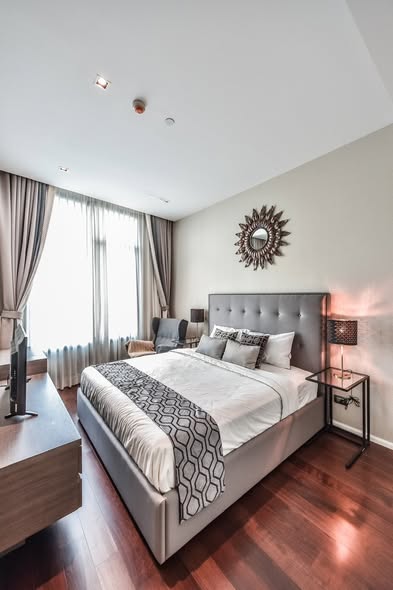 bedroom of The Diplomat 39