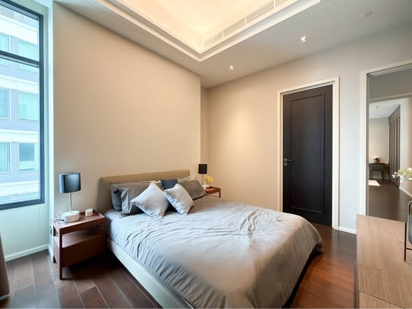 bedroom and room interior of The Diplomat 39
