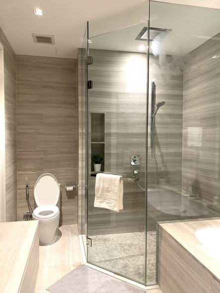 room interior and bathroom of The Diplomat 39