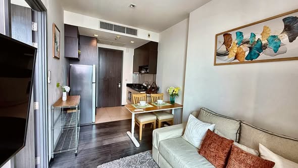 bedroom and living room of The Edge Sukhumvit 23