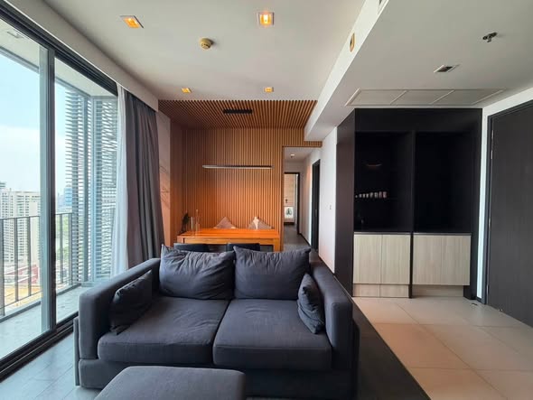 bedroom and living room of The Edge Sukhumvit 23