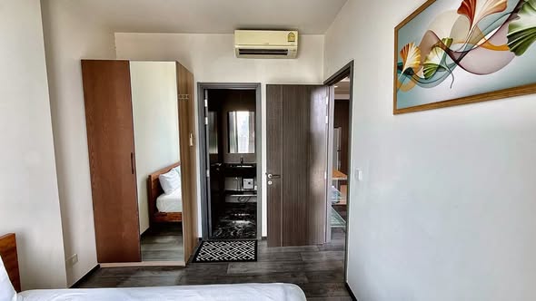 bedroom and room interior of The Edge Sukhumvit 23