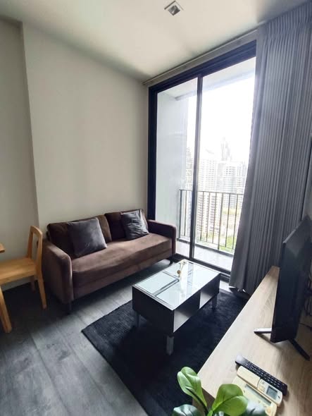 living room and room interior of The Edge Sukhumvit 23