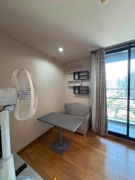 bedroom of The Editor Saphan Khwai