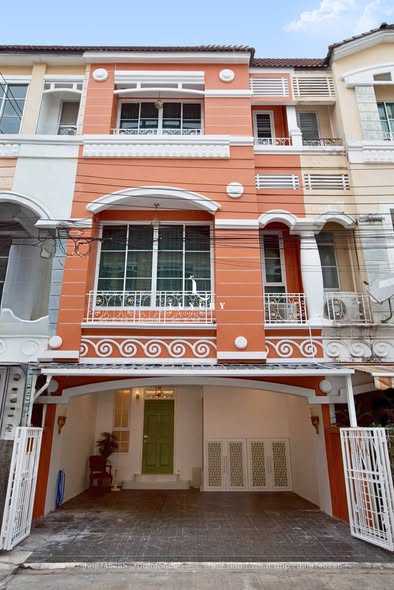 The Eight Chatuchak Ratchada Private Luxury Home
