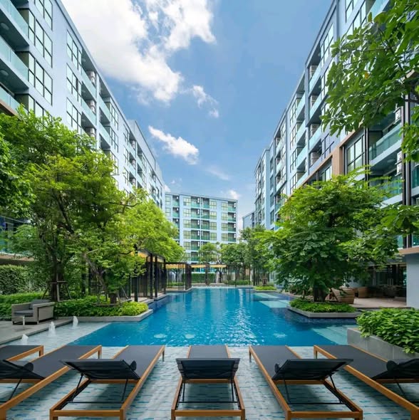 pool of The Excel Hideaway Sukhumvit 50