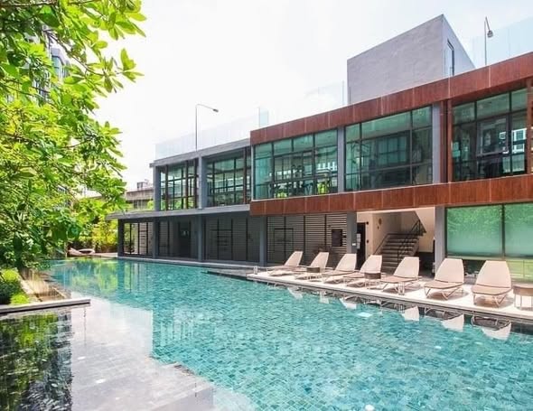 pool of The Excel Hideaway Sukhumvit 71