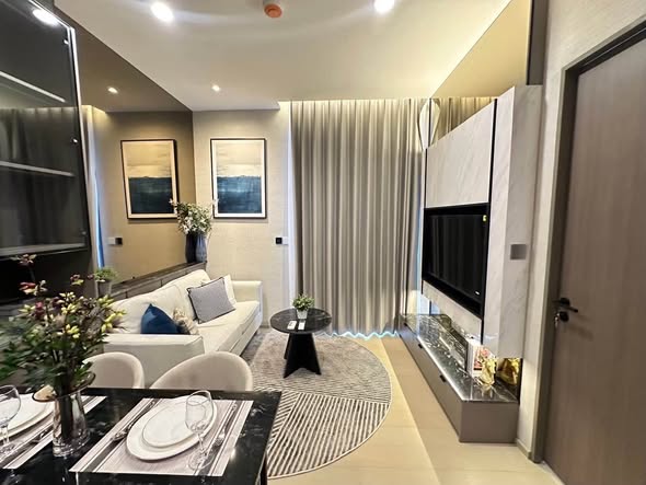 bedroom and living room of THE EXTRO Phayathai-Rangnam