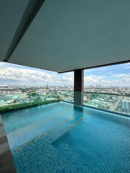 pool of The Gallery Bearing