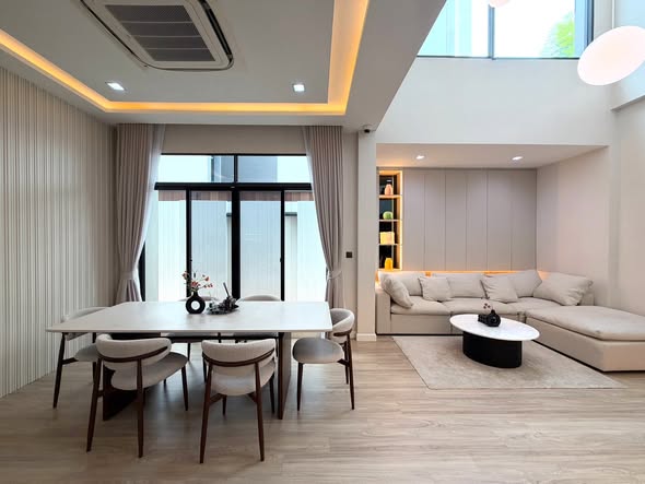 living room of เดอะ เจนทริ สุขุมวิท (THE GENTRY SUKHUMVIT 101)