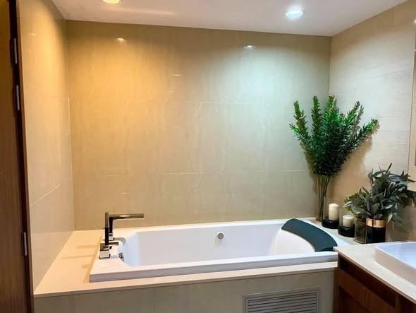bathroom of The Hudson