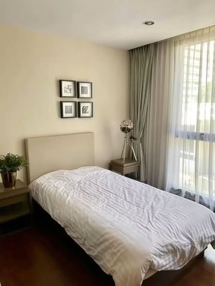 bedroom of The Hudson