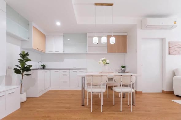 kitchen of The Iris Condo (F Building) Rama 9 – Srinagarindra