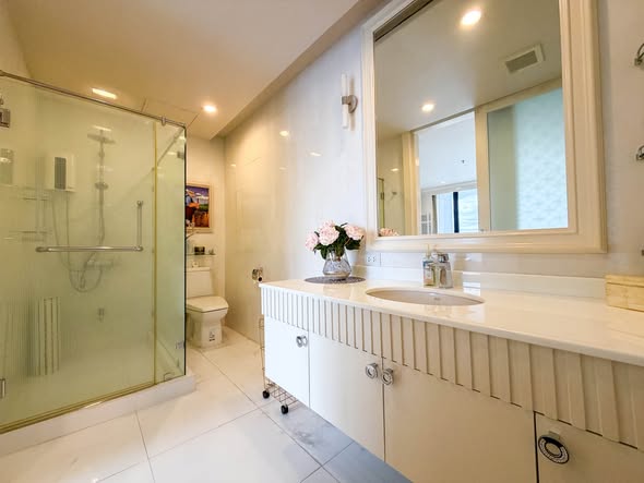 room interior and bathroom of The Issara Ladprao