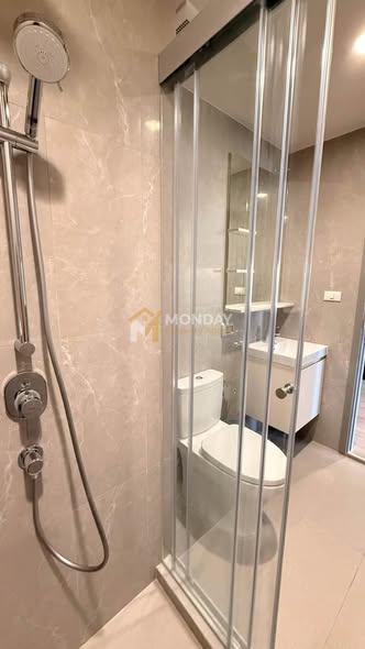 bathroom of The Issara Sathorn (ดิ อิสสระ สาทร)