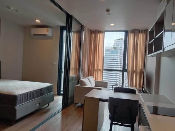 bedroom of The Issara Sathorn (ดิ อิสสระ สาทร)