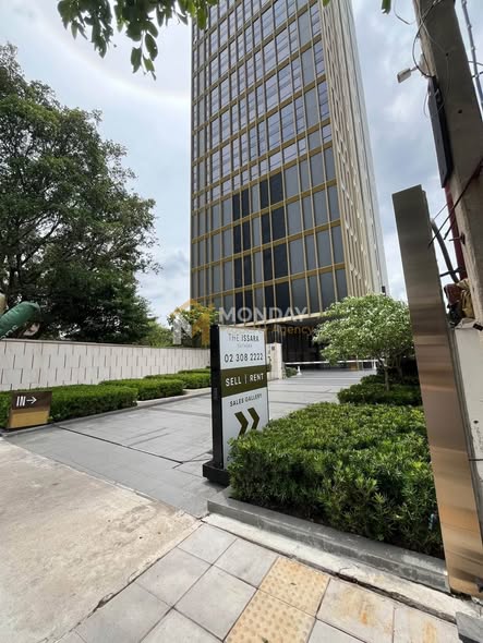 The Issara Sathorn (ดิ อิสสระ สาทร)