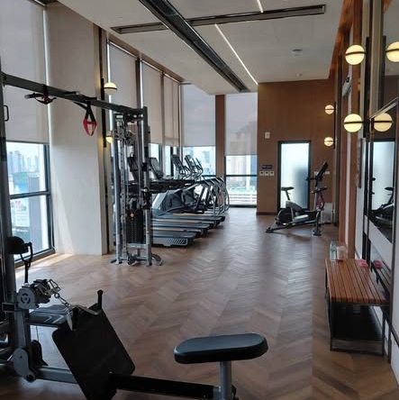 The Issara Sathorn (ดิ อิสสระ สาทร)