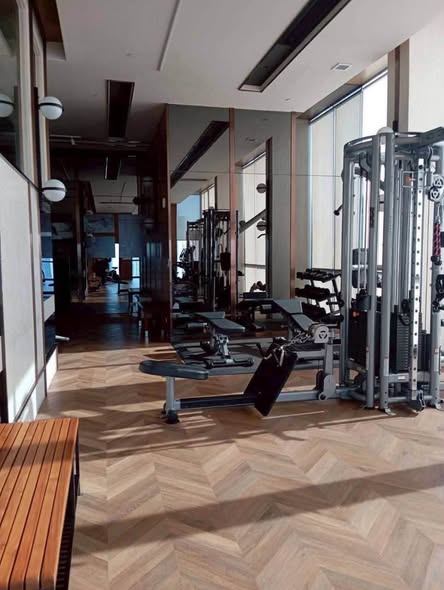 The Issara Sathorn (ดิ อิสสระ สาทร)