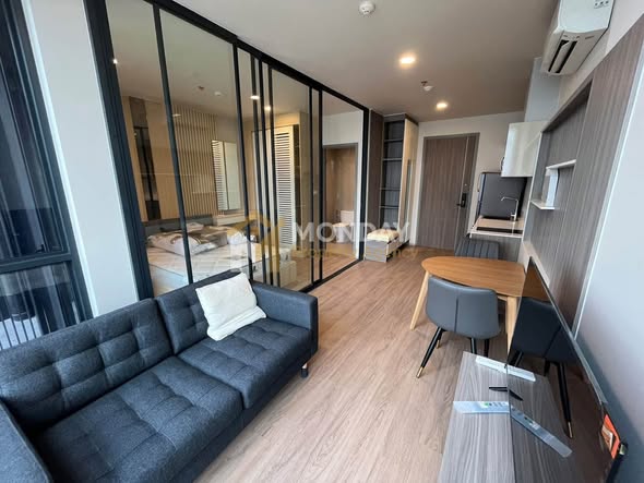 The Issara Sathorn (ดิ อิสสระ สาทร)