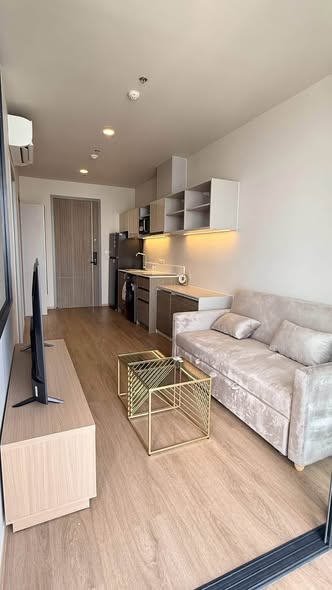 living room of The Issara Sathorn (ดิ อิสสระ สาทร)