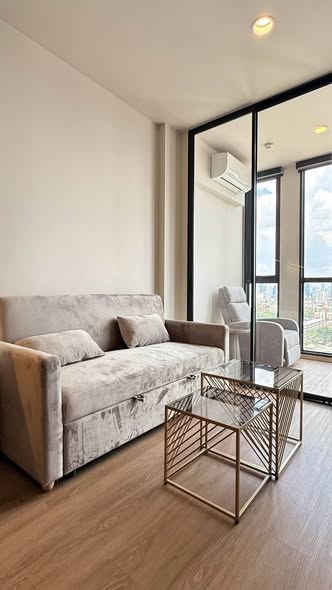 living room and room interior of The Issara Sathorn (ดิ อิสสระ สาทร)
