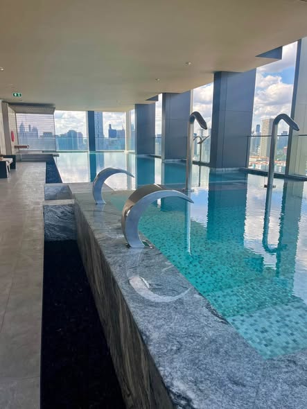 pool of The Issara Sathorn (ดิ อิสสระ สาทร)