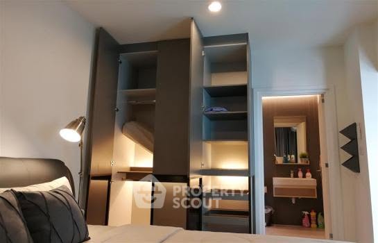 bedroom of The Key Sathon-Charoen Rat