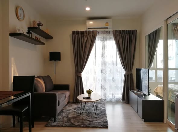 living room of The Key Sathon-Charoen Rat