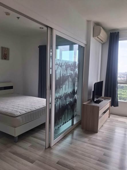 bedroom and room interior of The Key Sathon-Ratchaphruek