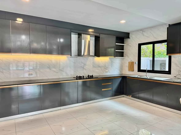 kitchen of The Lake Huay Yai