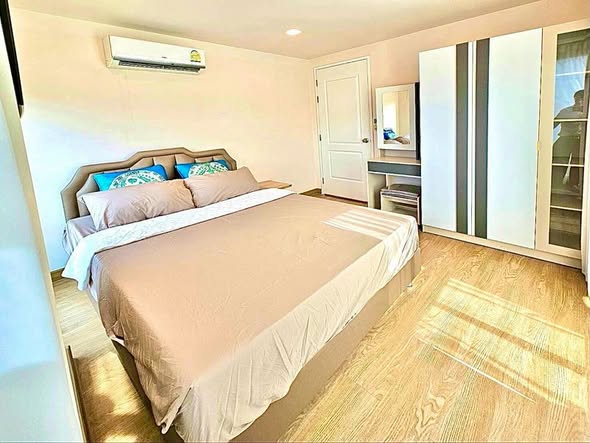 bedroom of The Light New York Condominium