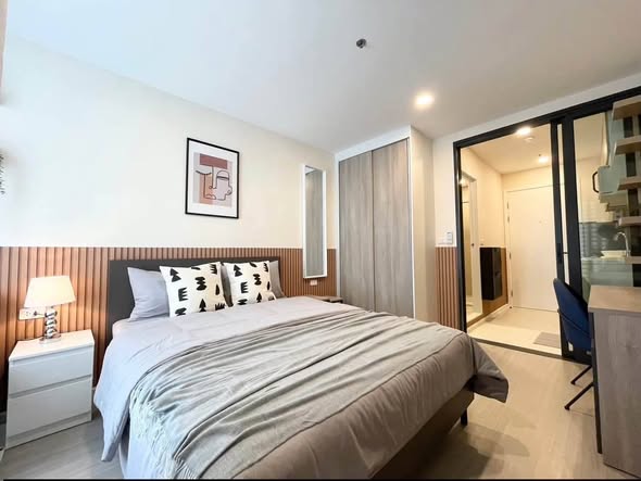 bedroom and room interior of THE LINE Jatujak-Mochit