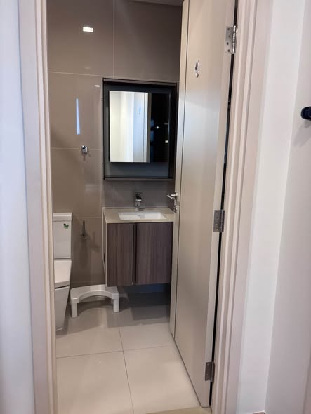 room interior and bathroom of THE LINE Phahon-Pradipat