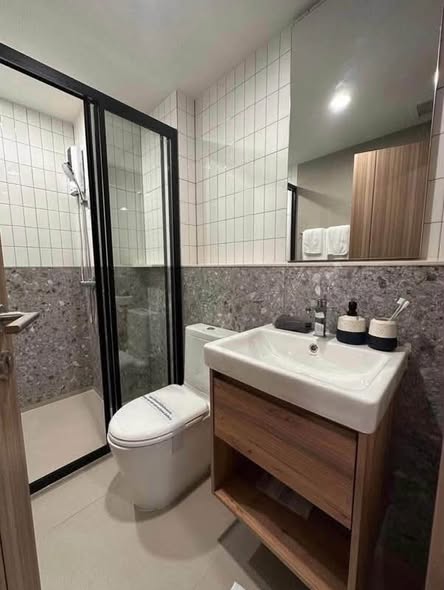 bathroom of The Line Vibe เดอะ ไลน์ ไวบ์