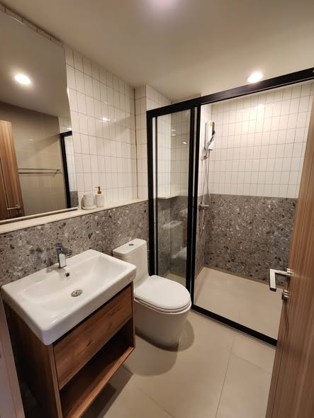 room interior and bathroom of The Line Vibe เดอะ ไลน์ ไวบ์