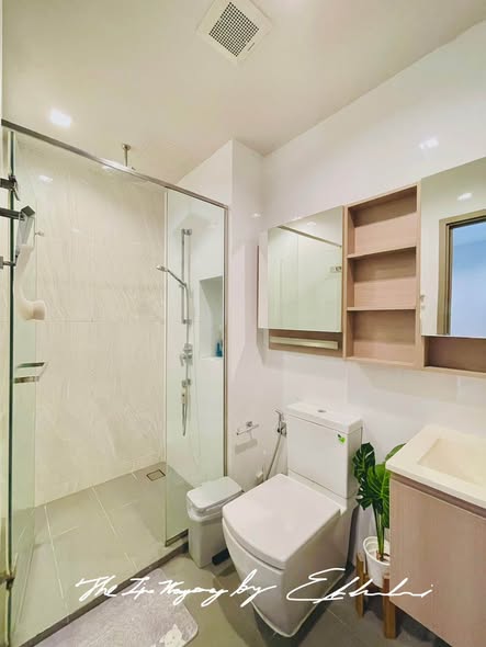 bathroom of THE LINE Wongsawang