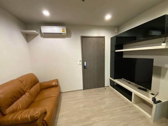 room interior of THE LINE Wongsawang