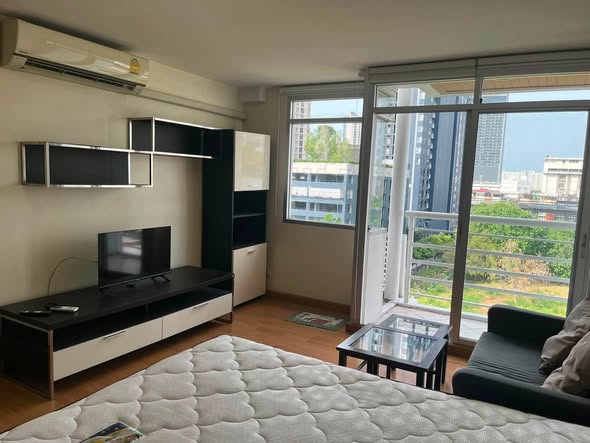 bedroom of The Link Sukhumvit 50