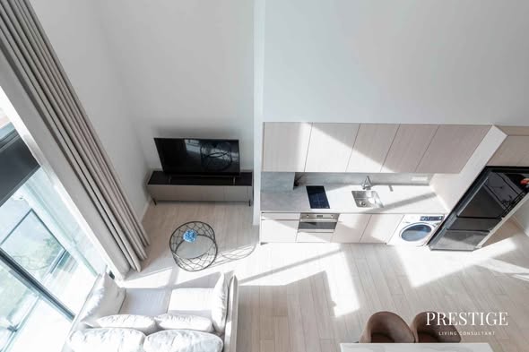 living room of The Lofts Silom by Raimon Land