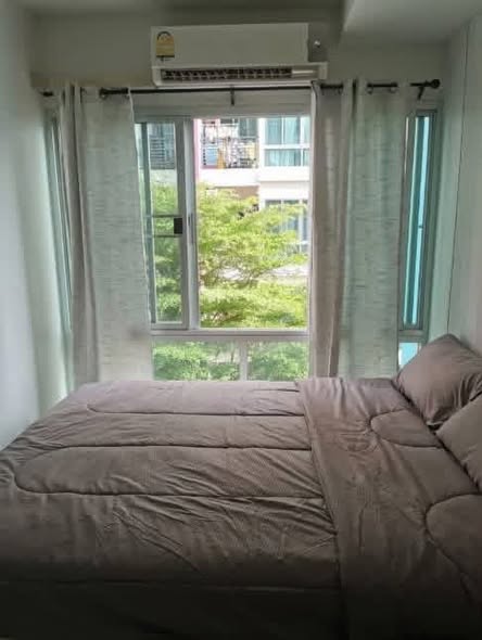 bedroom of The Log 3 Condominium