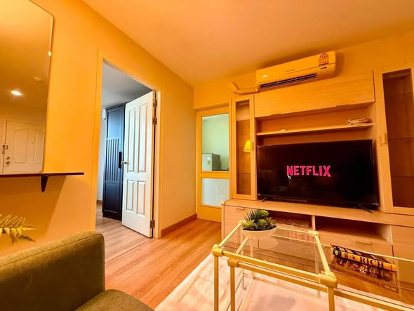 living room of The Log @ Sukjumvit 101/1