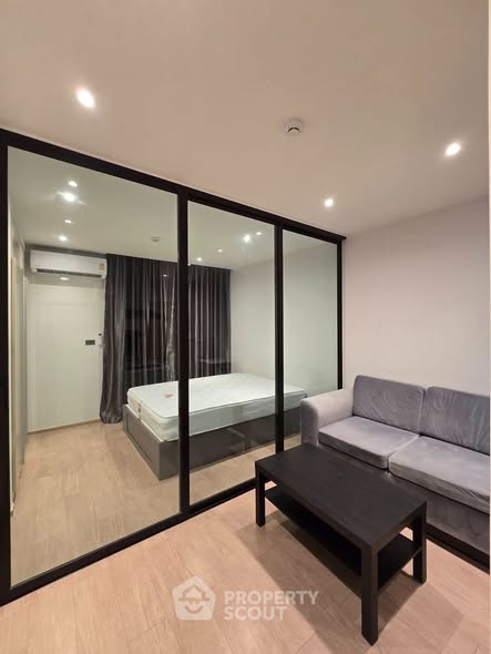 bedroom and room interior of The Matt Sathorn-Thaphra