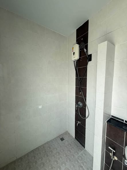 bathroom of The Metro Rama 9
