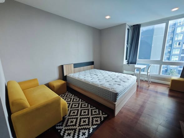 bedroom of The Metropolis Samrong