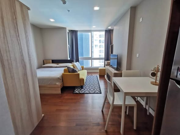 bedroom of The Metropolis Samrong